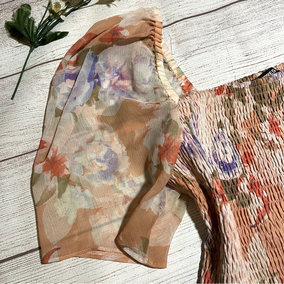 EXPRESS Floral Puff Sleeve Smocked Top - Picture 5 of 16